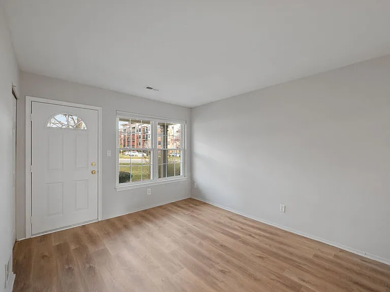 Plymouth Gardens Apartments — Photo 6