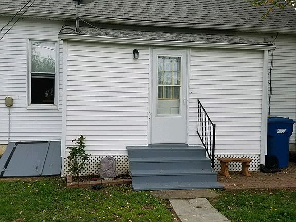 3rd image of 600 E Illinois St