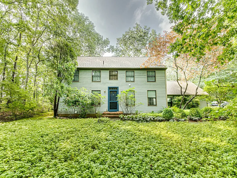 647 Narrow Ln — Photo 1