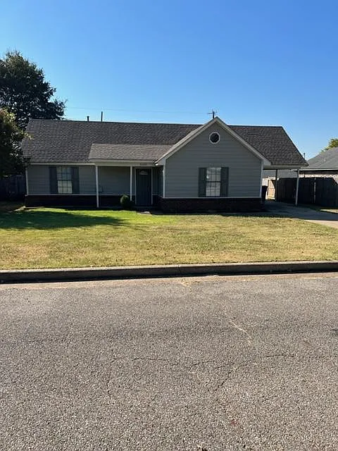 3 bed, 1114 sqft, $1,600 — Photo 1