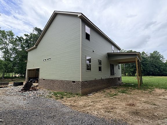 3rd image of 1066 Indian Creek Rd