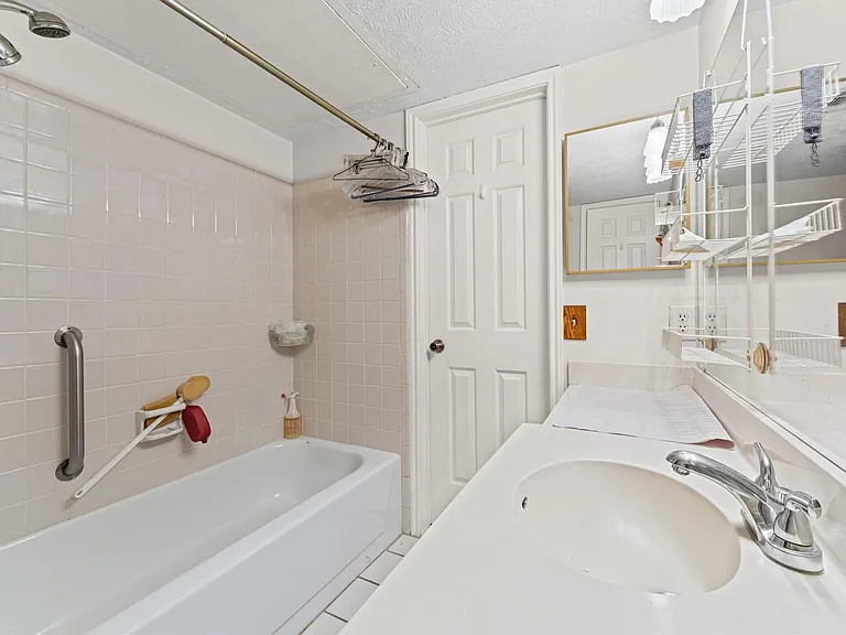 25 Regency Ln — Photo 8