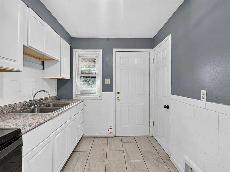 2017 Bainbridge Dr — Photo 11