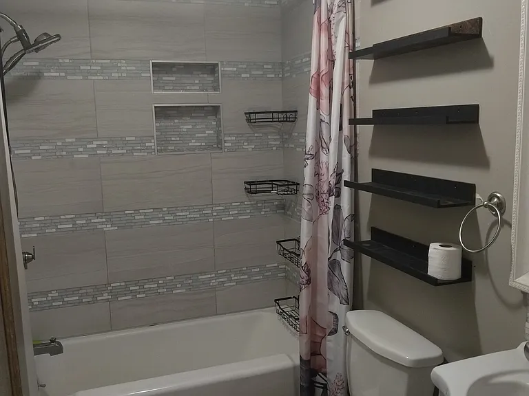 629 SW Davis Ave — Photo 3