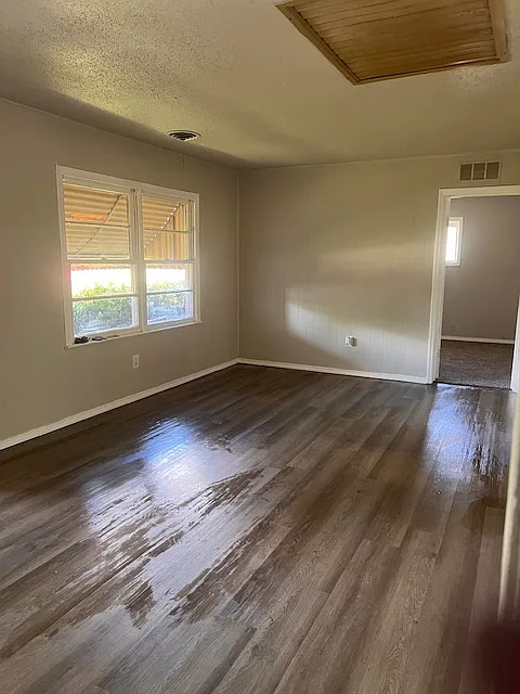 4 bed, 1204 sqft, $1,300 — Photo 2