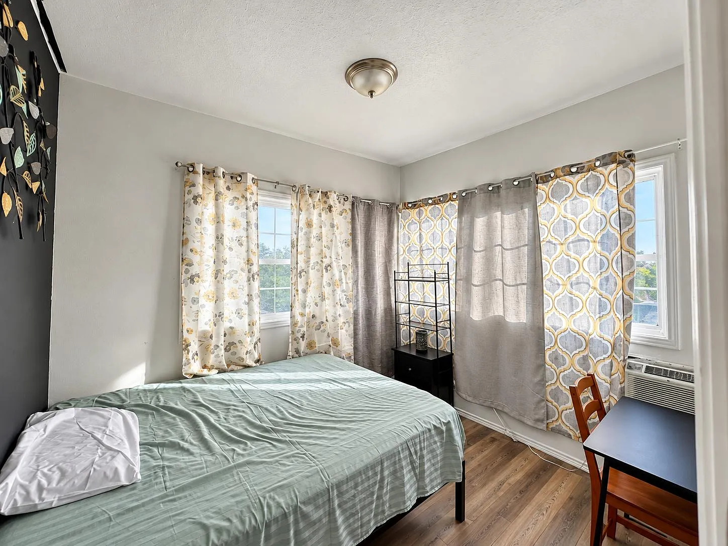 3 bed, 2.0 bath, 1834 sqft, $979 — Photo 3