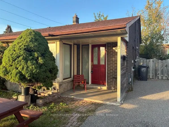 3 Benton St, Brampton, ON L6W 3B8
