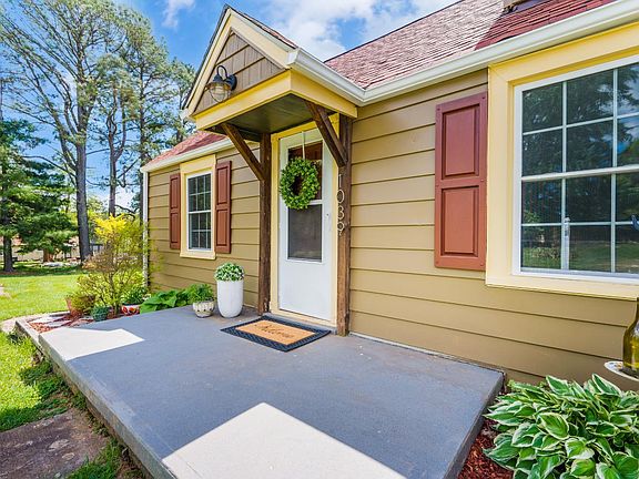 3rd image of 1039 Combs Cove Dr