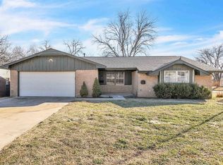 32 Comanche Dr, Shawnee, OK 74801