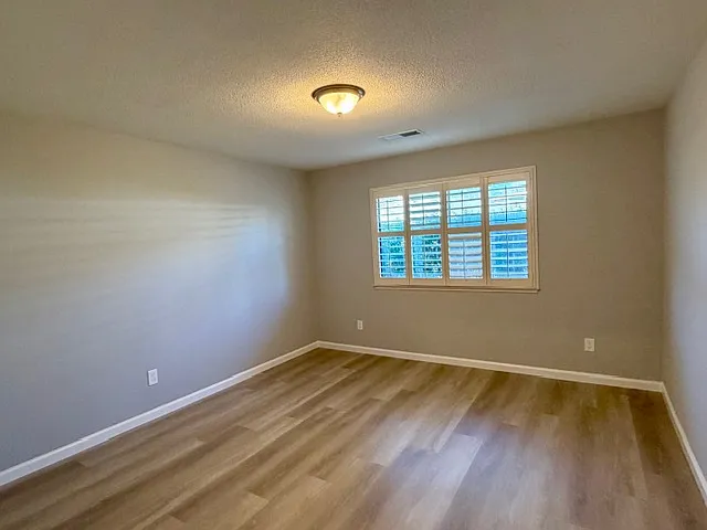 339 Twin Lakes Dr — Photo 8