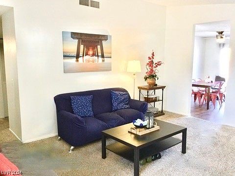 5th image of 585 Grimsby Ave