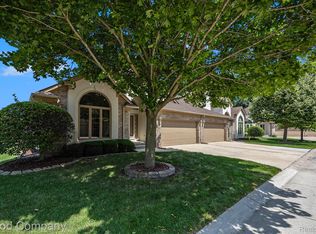 47284 Hunters Chase Dr, Macomb, MI 48042