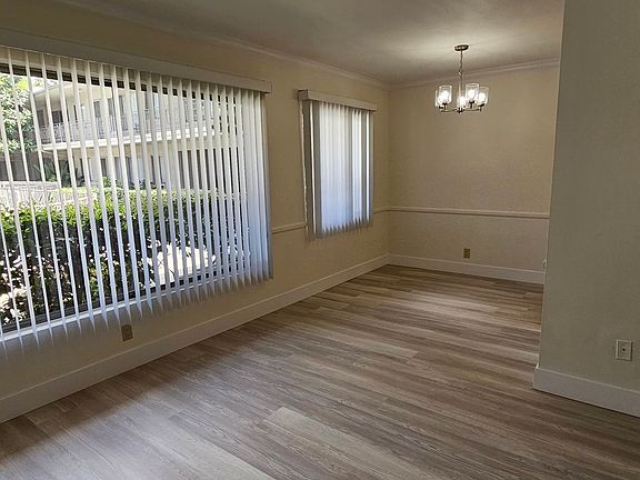 4th image of 275 S Marengo Ave APT 4