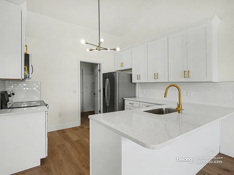 527 Rotonda Cir — Photo 8
