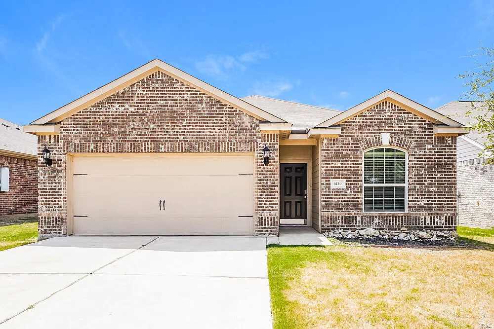 3 bed, 2.0 bath, 1597 sqft, $1,900 — Photo 1