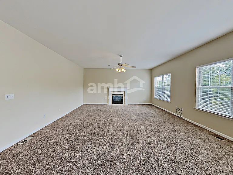 147 Grove Ln — Photo 7