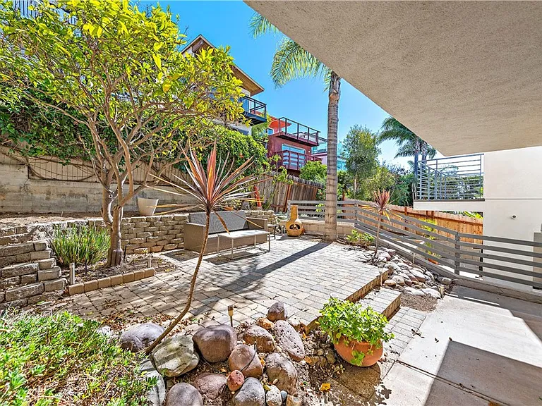 882 Acapulco St — Photo 14