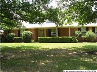 8527 Collinswood Dr, Olive Branch, MS 38654