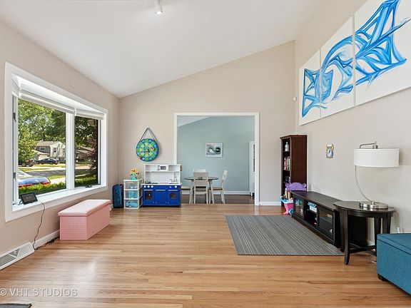4th image of 1349 E Reynolds Dr