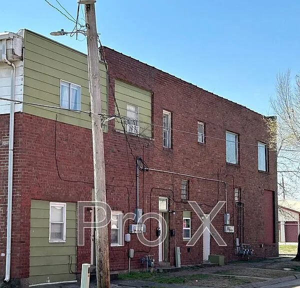 101 S Elm St — Photo 1