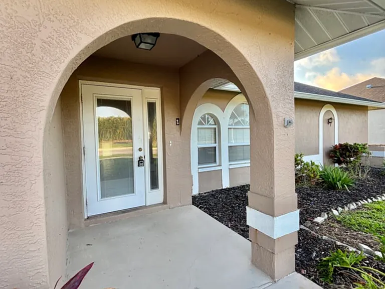 4343 SW Sands Blvd — Photo 2