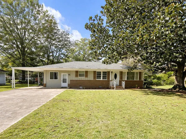 1247 Elvis Presley Dr, Tupelo, MS 38804