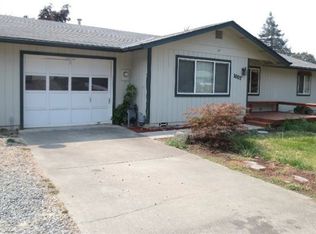 1007 NE Primrose Pl, Grants Pass, OR 97526