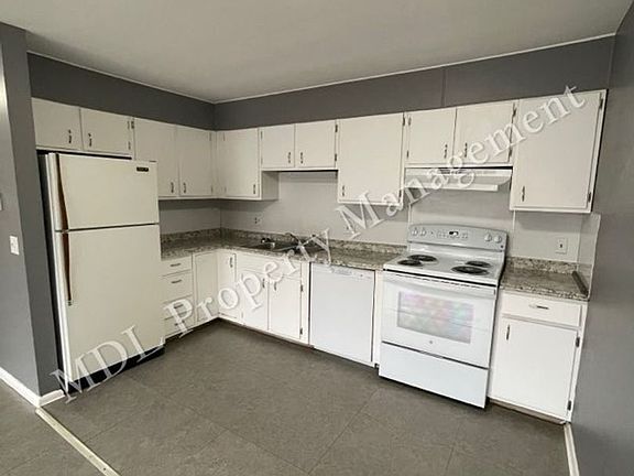 3rd image of 1850 Squire Dr APT 2