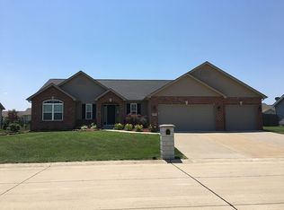 4822 Ledgestone Dr, Smithton, IL 62285