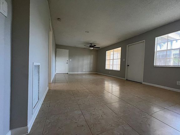 3rd image of 317 SE 11th Avenue #D