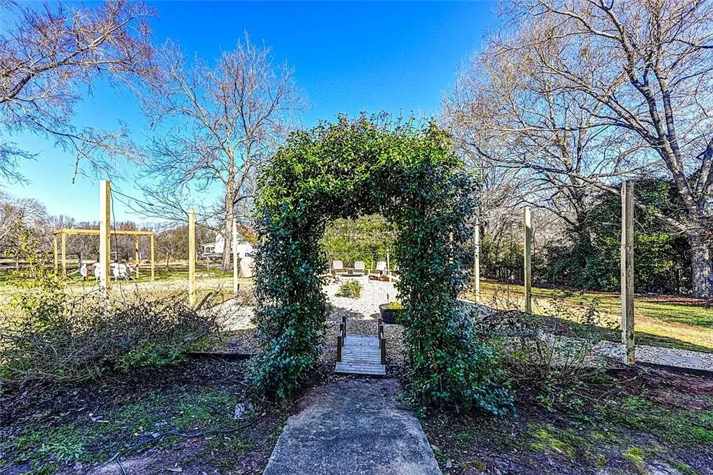 4 bed, 3.5 bath, 2956 sqft, $2,850 — Photo 3