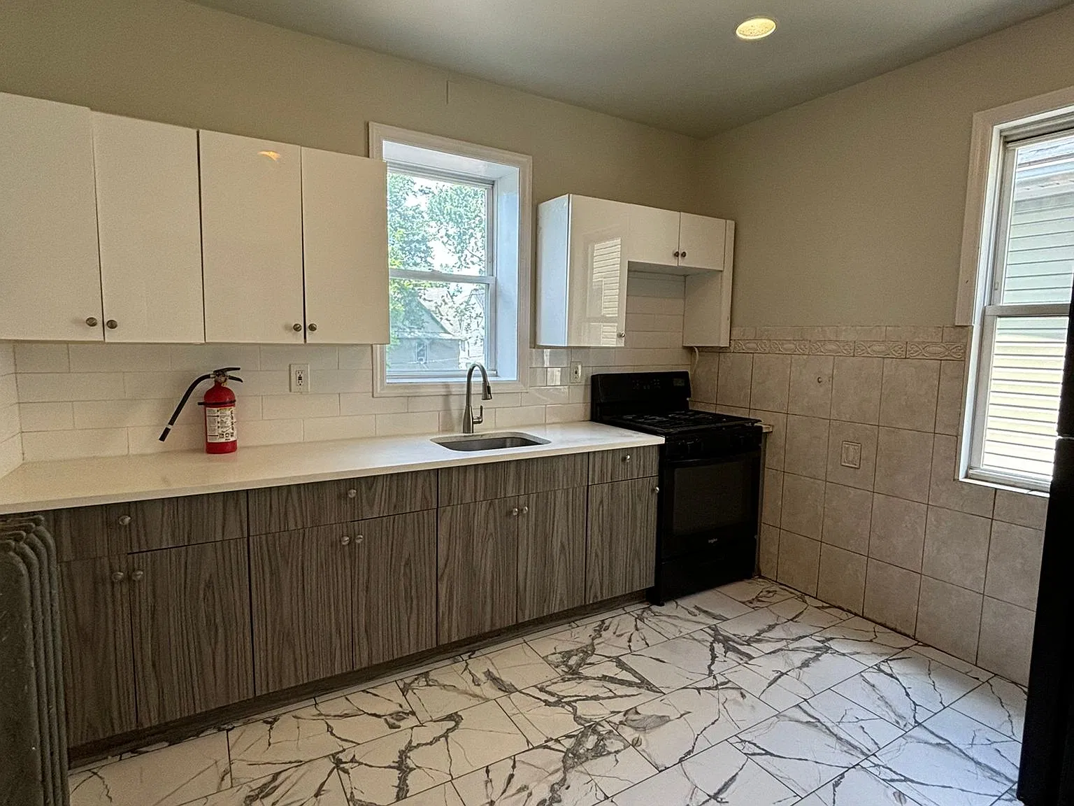 15 Davis Ave — Photo 3
