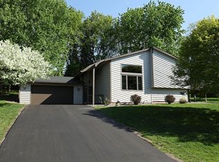 1294 Berry Ridge Rd, Eagan, MN 55123
