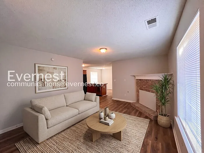 1274 Whitten Rd — Photo 2
