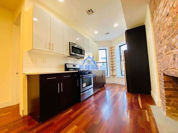 2nd image of 114 Jefferson Ave #2F