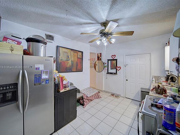 5th image of 329 NW 17th Ave