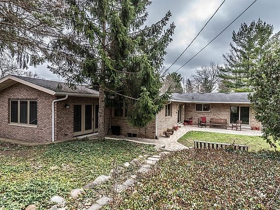2nd image of 808 Mount Vernon Ave