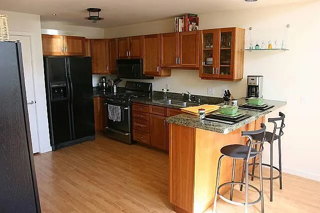 Kitchen with Breakfast Bar