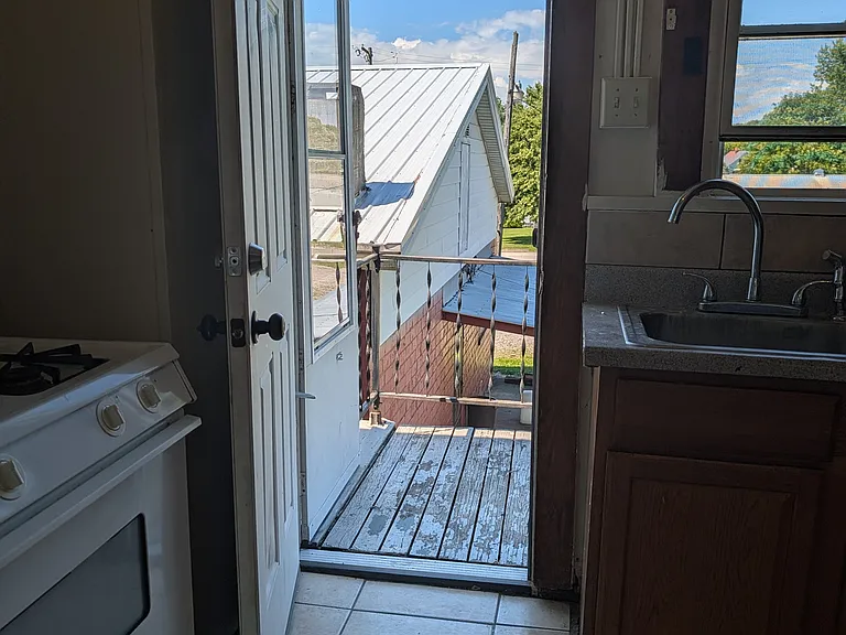 508 Harbor St #UPSTAIRS — Photo 6