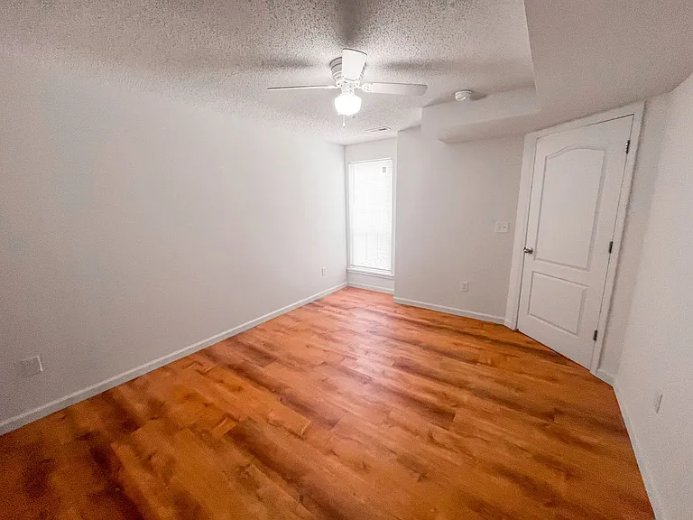Heritage Apartments — Photo 28