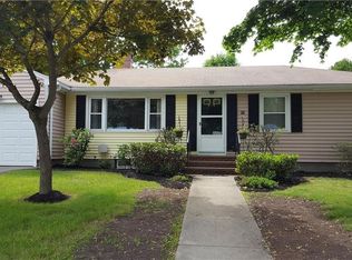 27 Manning Dr, Riverside, RI 02915