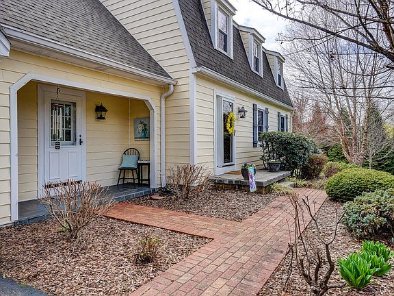 2nd image of 915 Morningside Dr
