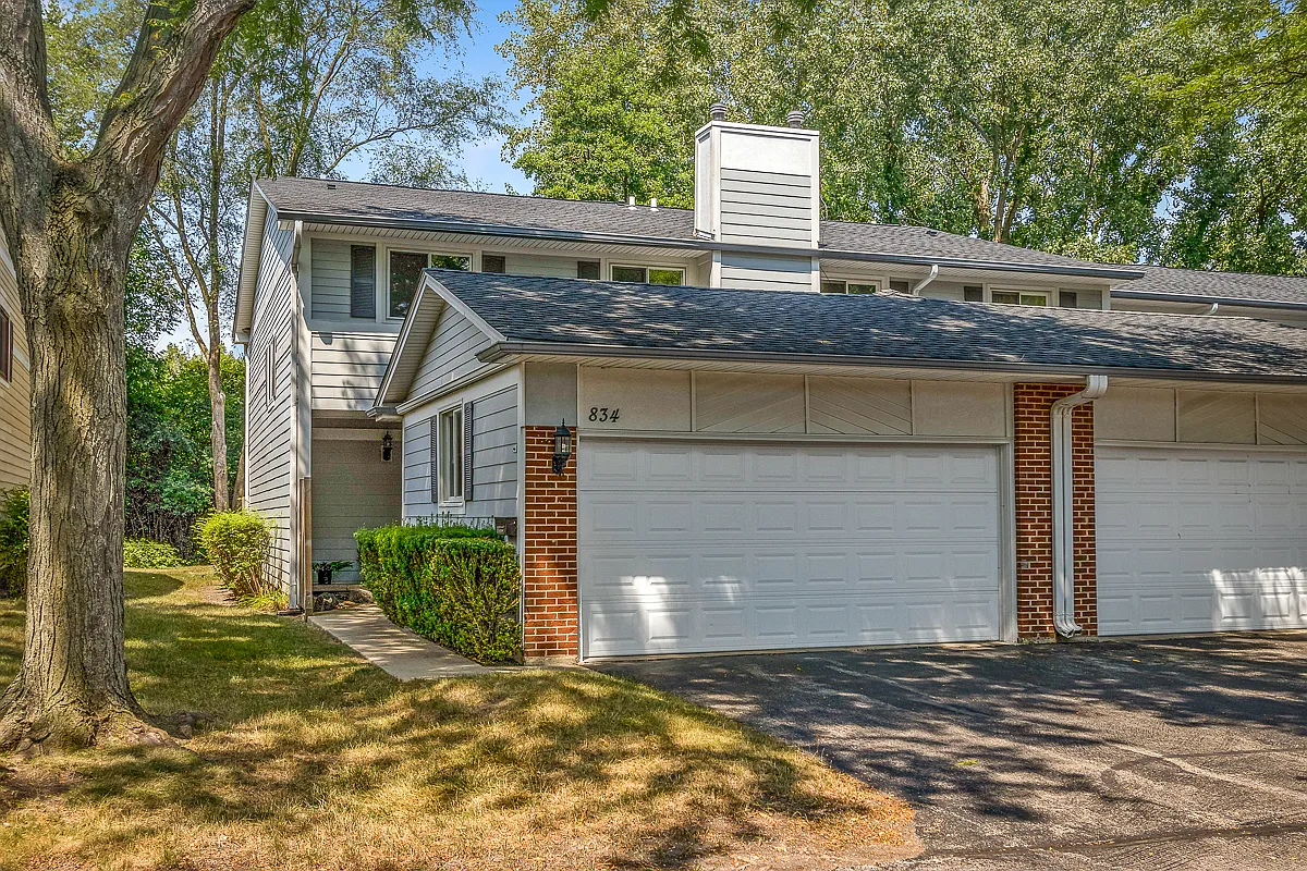 4 bed, 2.5 bath, 2934 sqft, $3,650 — Photo 2