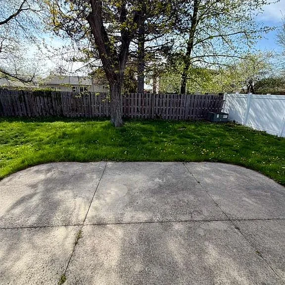 5739 Willow Creek Dr — Photo 24