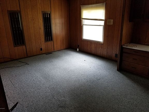 4th image of 555 Heron Dr