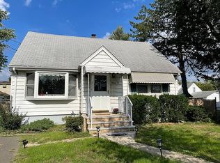 26 Green Meadow Ln, Clifton, NJ 07013