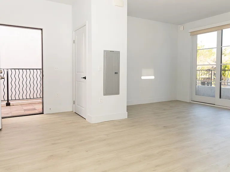 72 W Santa Clara St — Photo 40