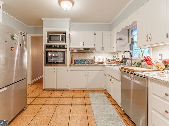 5th image of 759 Riverhill Dr