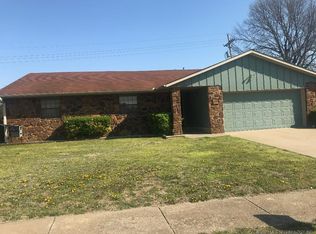 4400 Stonehenge Dr, Bartlesville, OK 74006