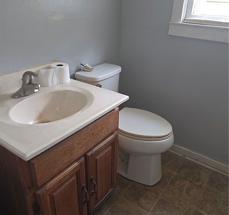 4th image of 4901 Schmidt St